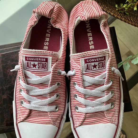 Converse Shoreline Red/White Stripe - Size 9 - Picture 4 of 5